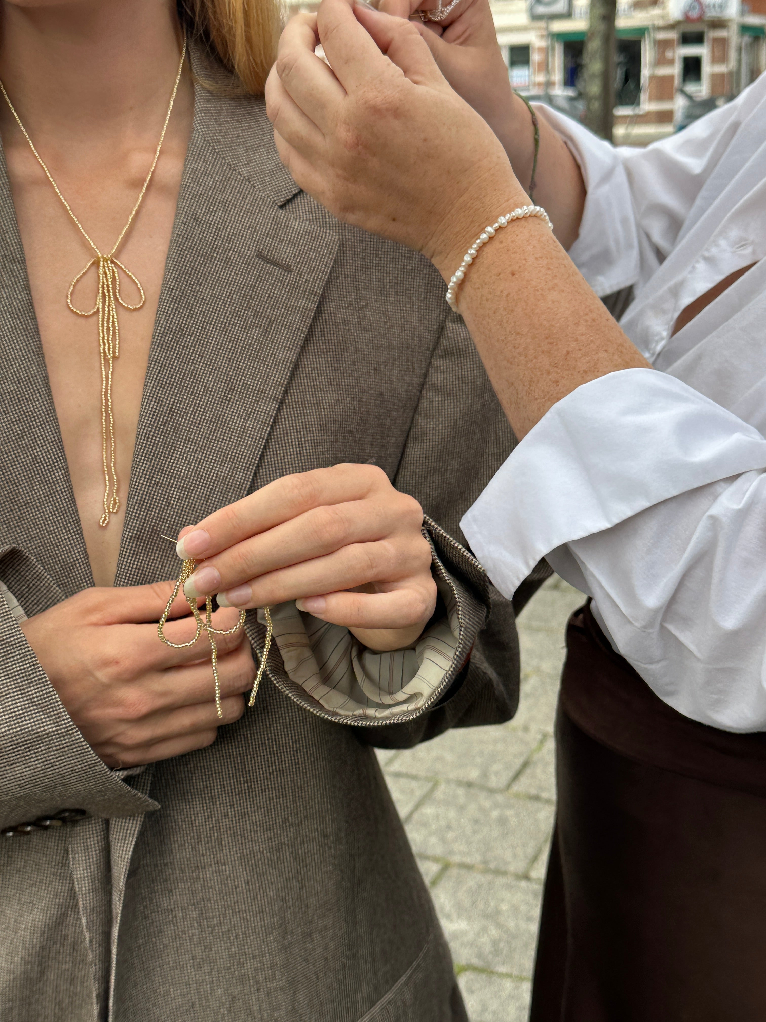 BOW NECKLACE - GOLD