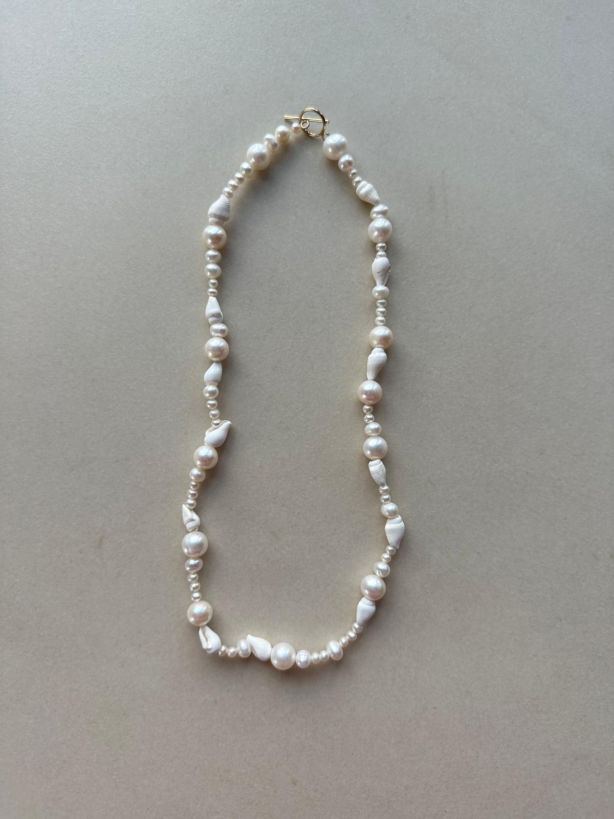 PEARL NECKLACE WITH SHELL