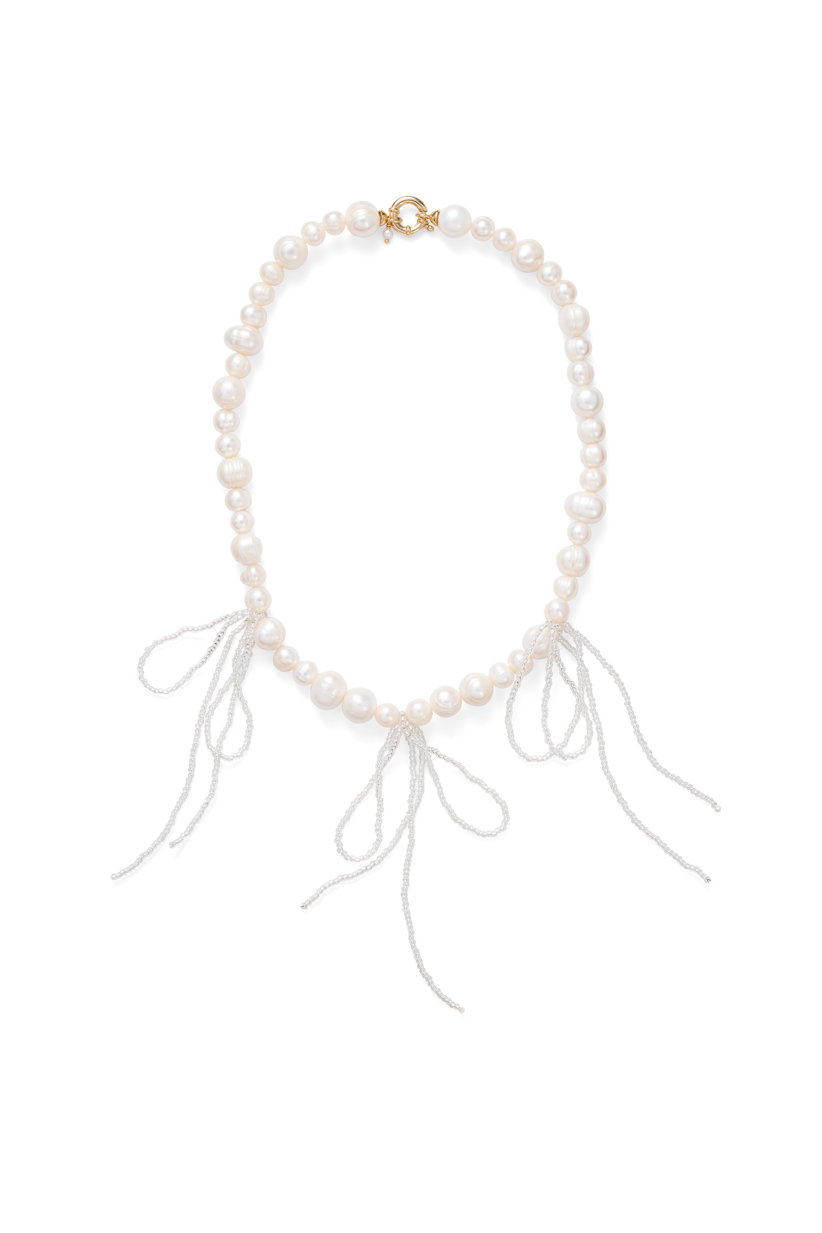 Labro Grande Pearl Necklace met drie strikken