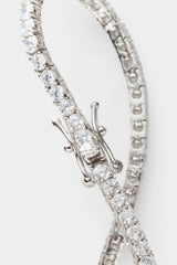 Detail van de zettingen en sluiting van de Labro Tennis Bracelet